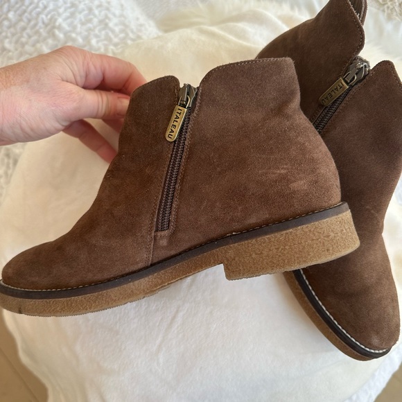 Italeau, waterproof suede boots. - Picture 7 of 7